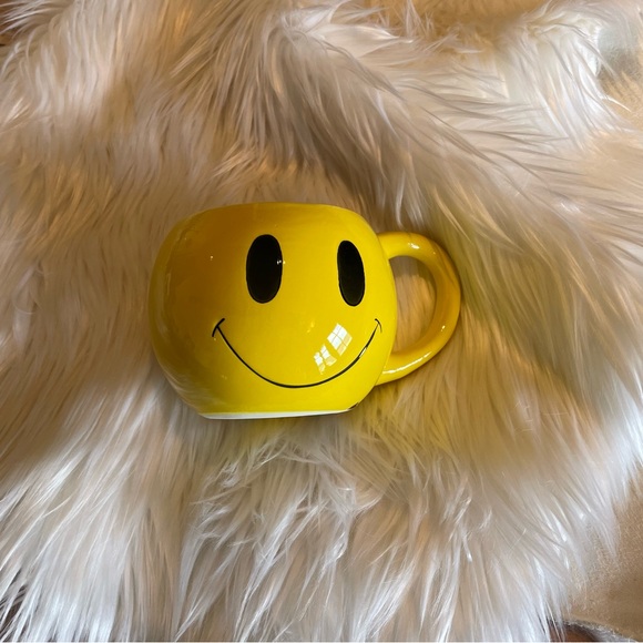 Smiley Face Coffee Mug - Picture 2 of 4